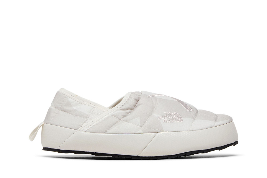 Фото № 2 с приближением к товару «‎KAWS x The North Face Women's ThermoBall Traction Mule VP Moonlight Ivory Camo»