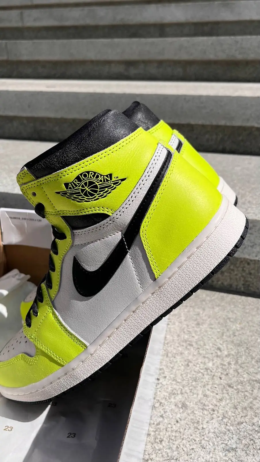 Фото № 4 с приближением к товару «‎Air Jordan 1 Retro High OG Visionaire (555088-702)»