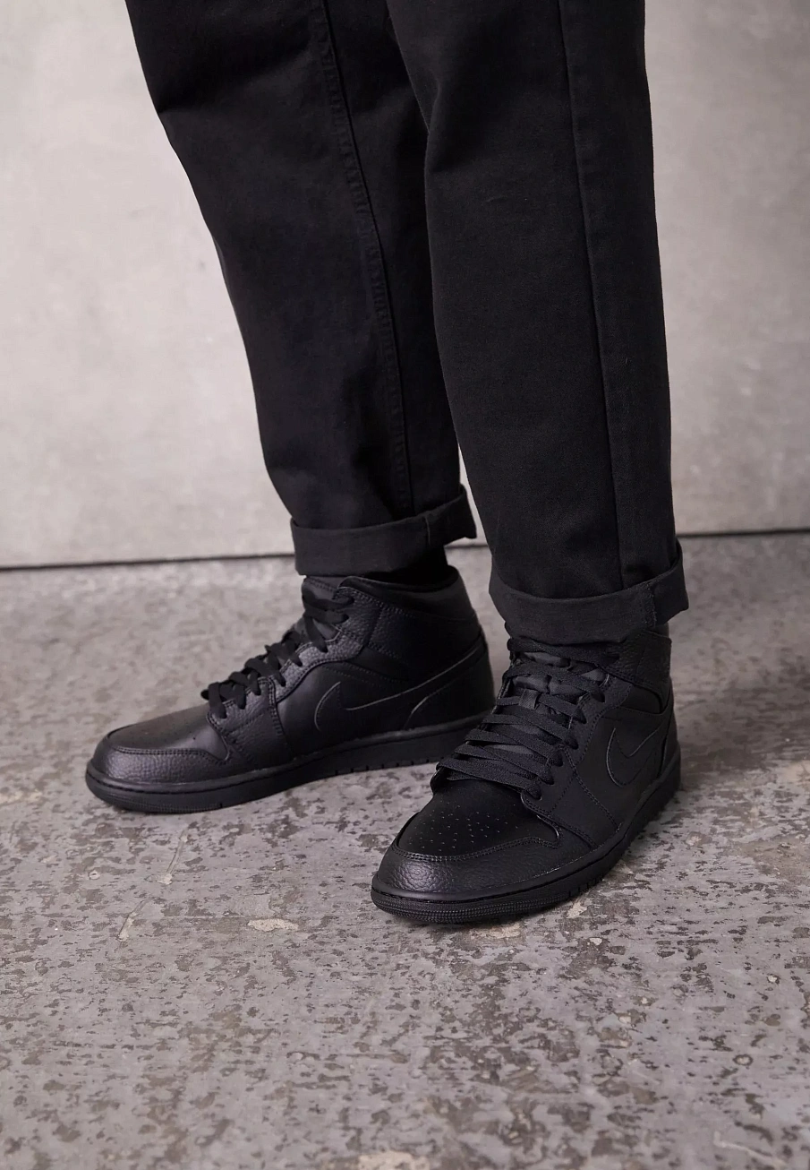 Фото № 2 с приближением к товару «‎AIR JORDAN 1 MID»
