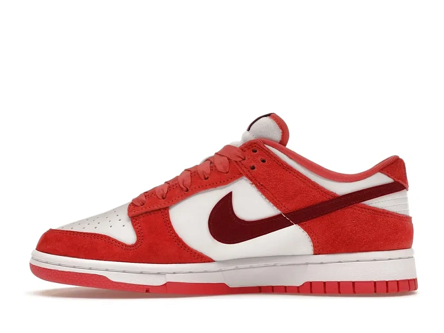 Фото № 3 с приближением к товару «‎Nike Dunk Low»