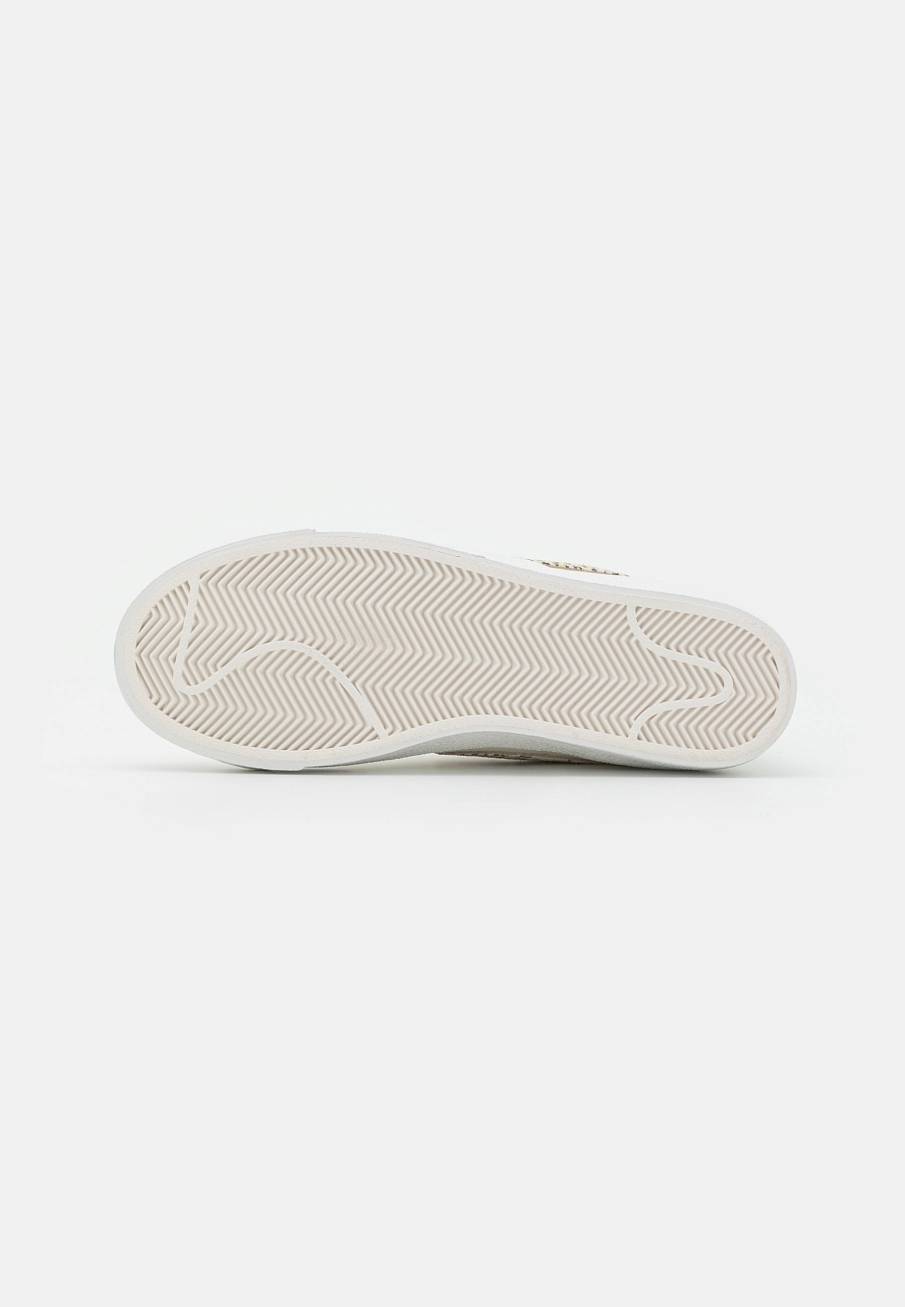 Фото № 4 с приближением к товару «‎Nike Blazer 77 »