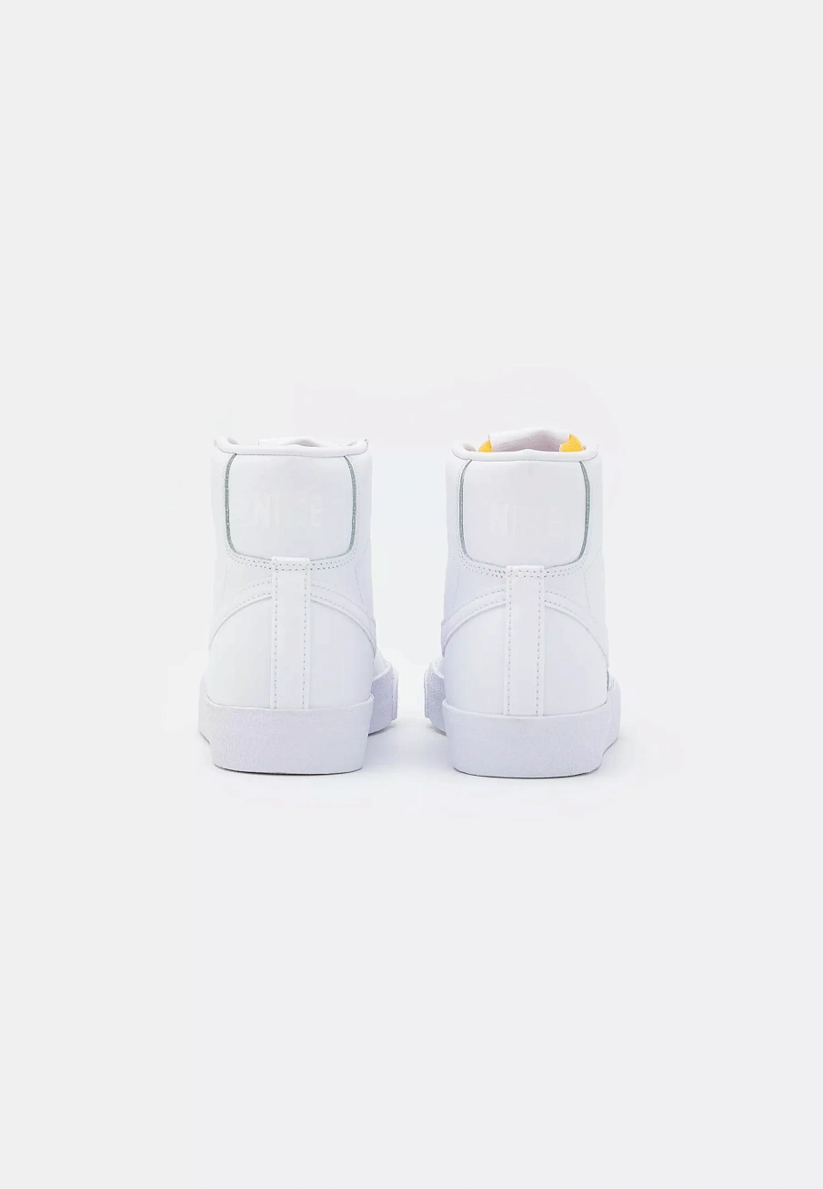 Фото № 4 с приближением к товару «‎BLAZER MID 77»