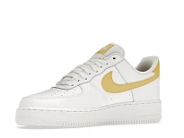 Фото № 3 с приближением к товару «‎Nike Air Force 1 07 White Saturn Gold White White »