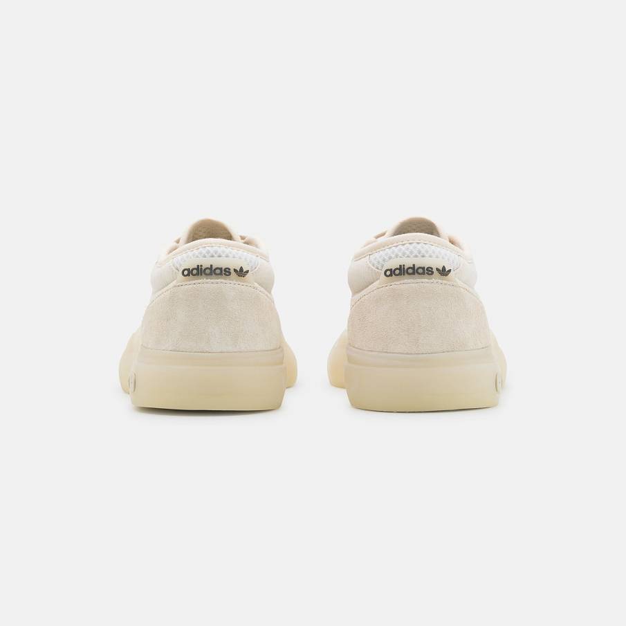Фото № 3 с приближением к товару «‎Adidas Cassina »