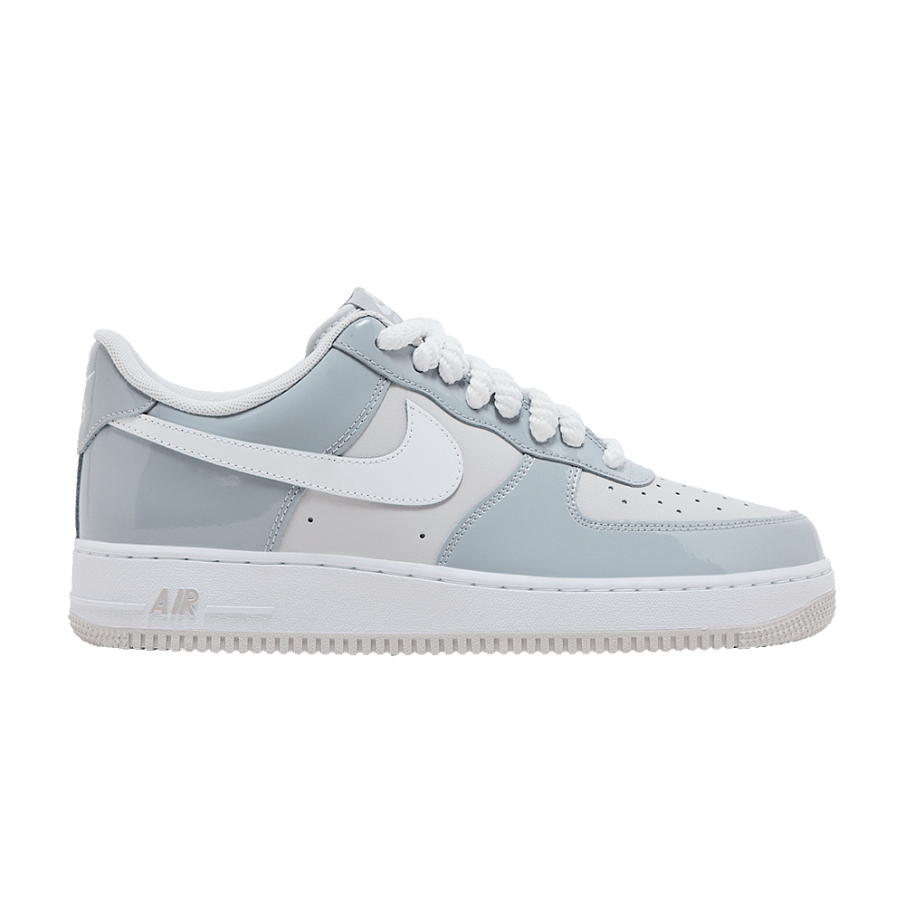 Фото № 1 с приближением к товару «‎Nike Air Force 1 07 LV8 Wolf Grey Patent»