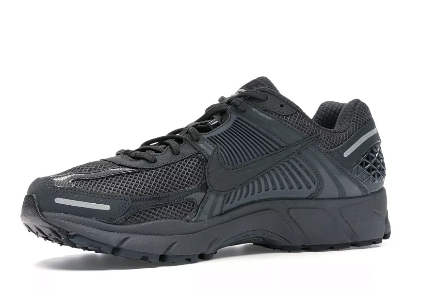 Фото № 3 с приближением к товару «‎Nike Zoom Vomero 5 SP Anthracite»