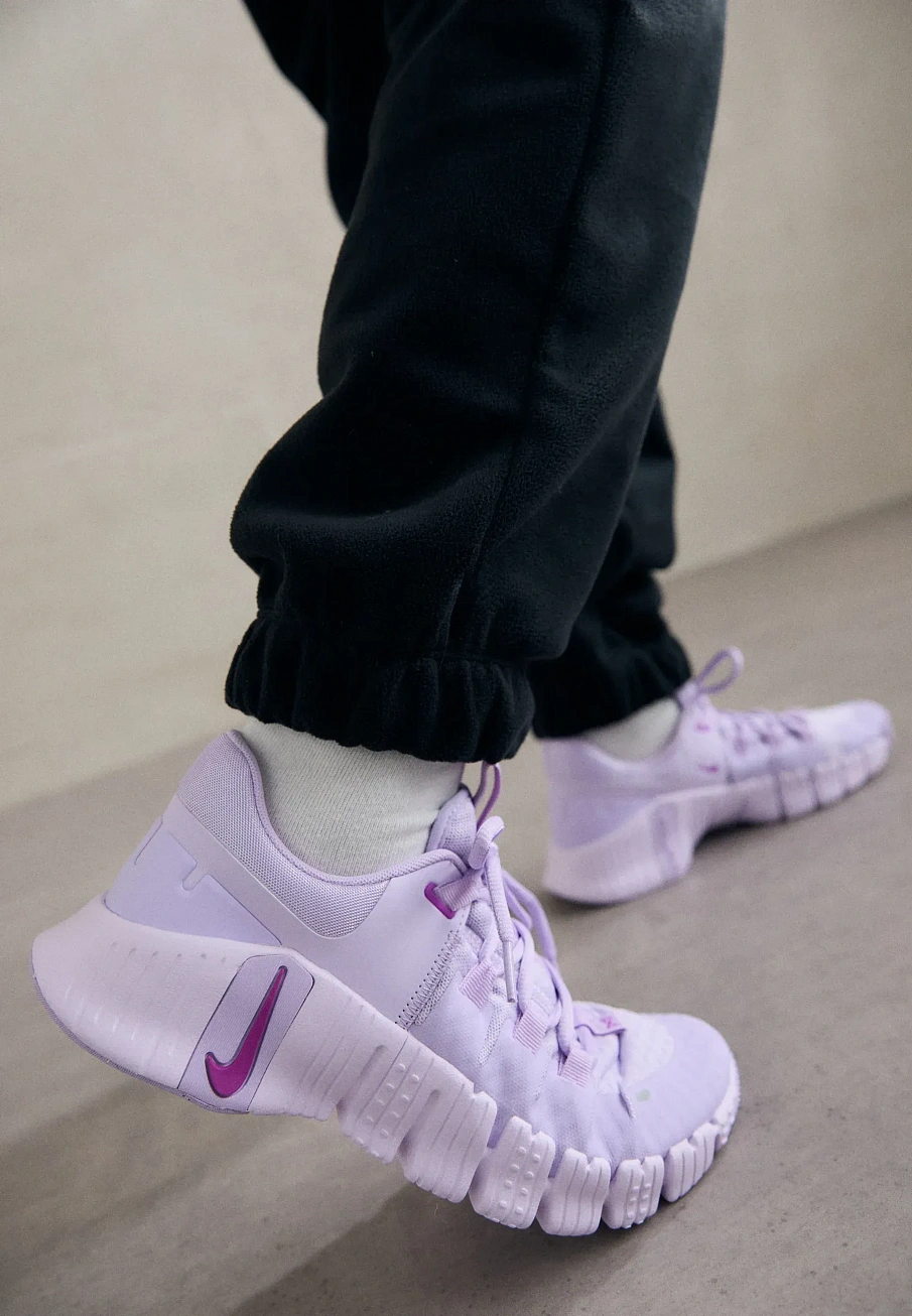 Фото № 2 с приближением к товару «‎Training shoe»