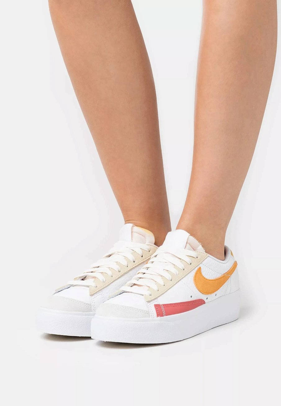 Фото № 4 с приближением к товару «‎BLAZER LOW PLATFORM»