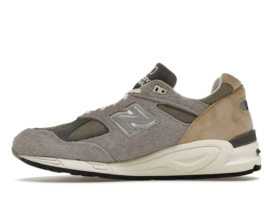 Фото № 3 с приближением к товару «‎New Balance 990v2»