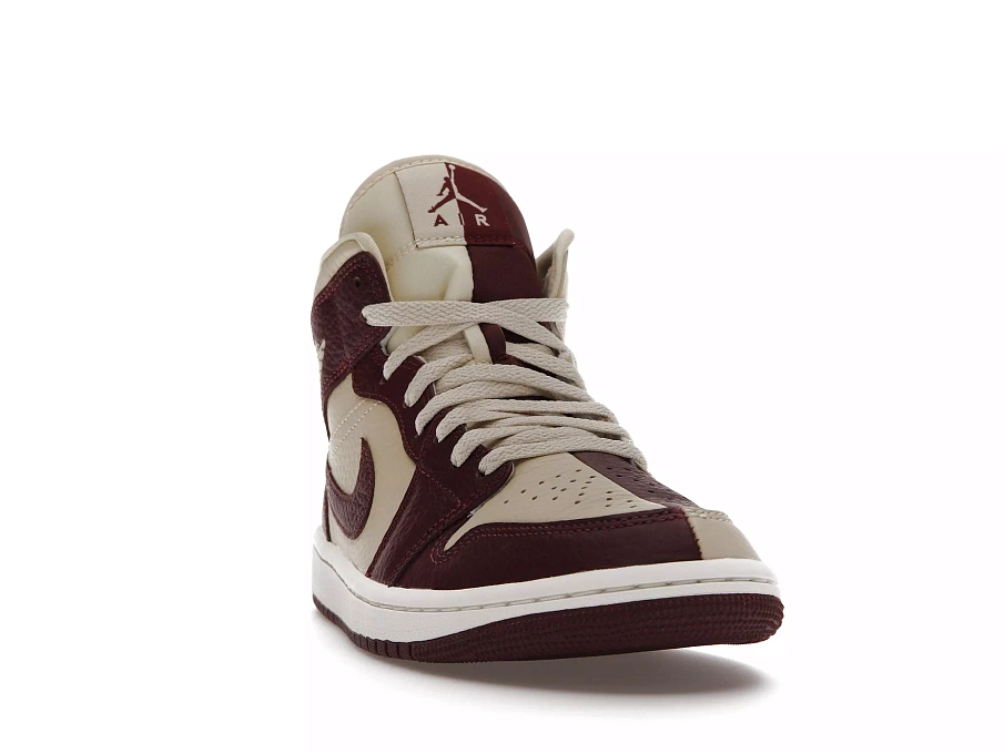 Фото № 2 с приближением к товару «‎Jordan 1 Mid SE Split Beach Cherrywood Red »
