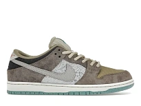 Фото № 1 с приближением к товару «‎Nike SB Dunk Low»