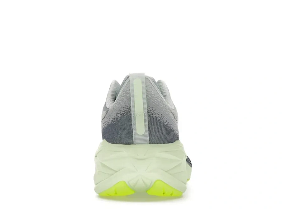 Фото № 4 с приближением к товару «‎ASICS Novablast 4»