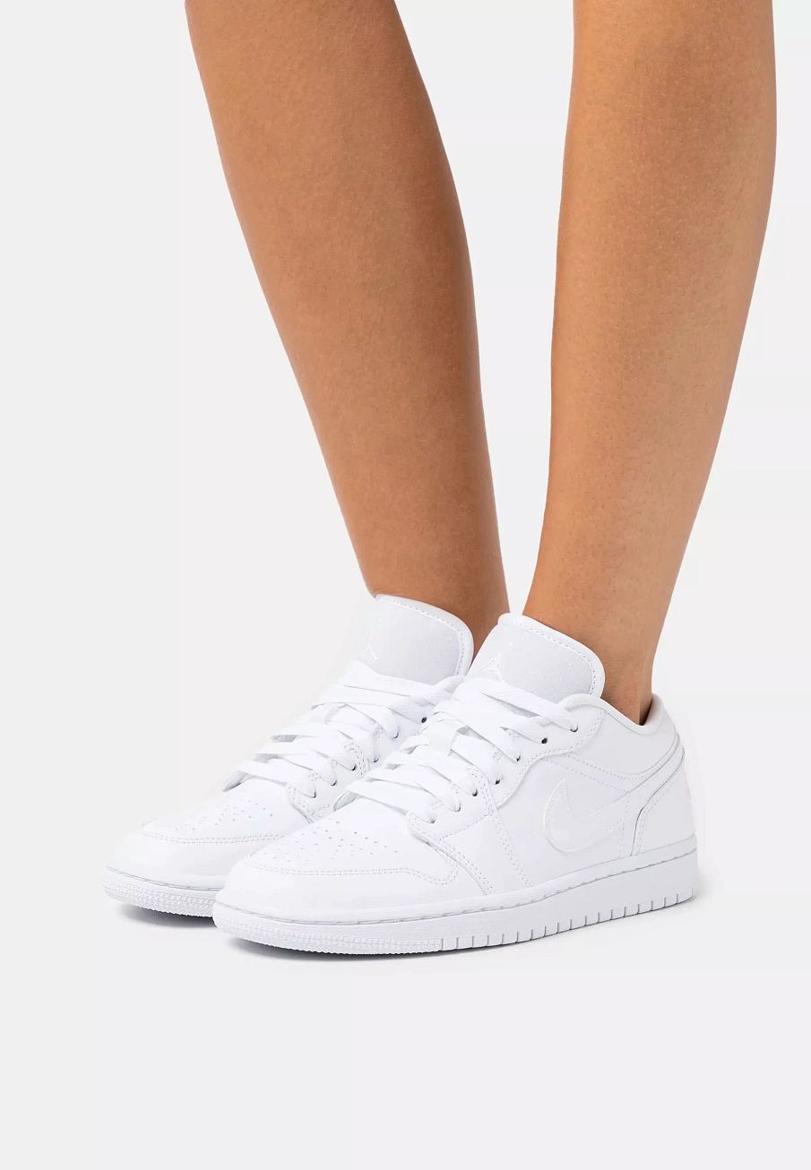 Фото № 1 с приближением к товару «‎WMNS AIR JORDAN 1 LOW 365»