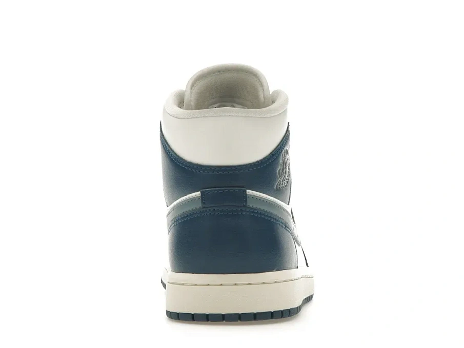 Фото № 4 с приближением к товару «‎Jordan 1 Mid French Blue »