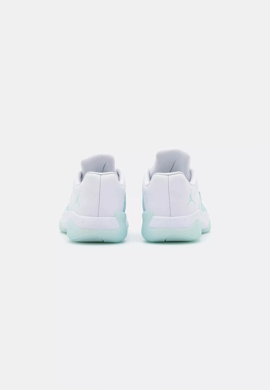 Фото № 4 с приближением к товару «‎WMNS AIR JORDAN 11 CMFT LOW»