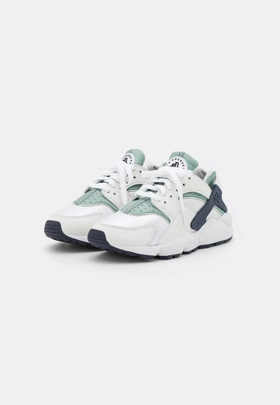 Фото № 4 с приближением к товару «‎AIR HUARACHE»
