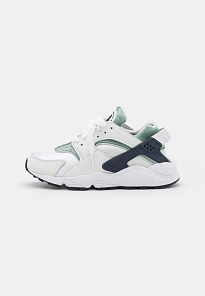 Фото № 1 с приближением к товару «‎AIR HUARACHE»