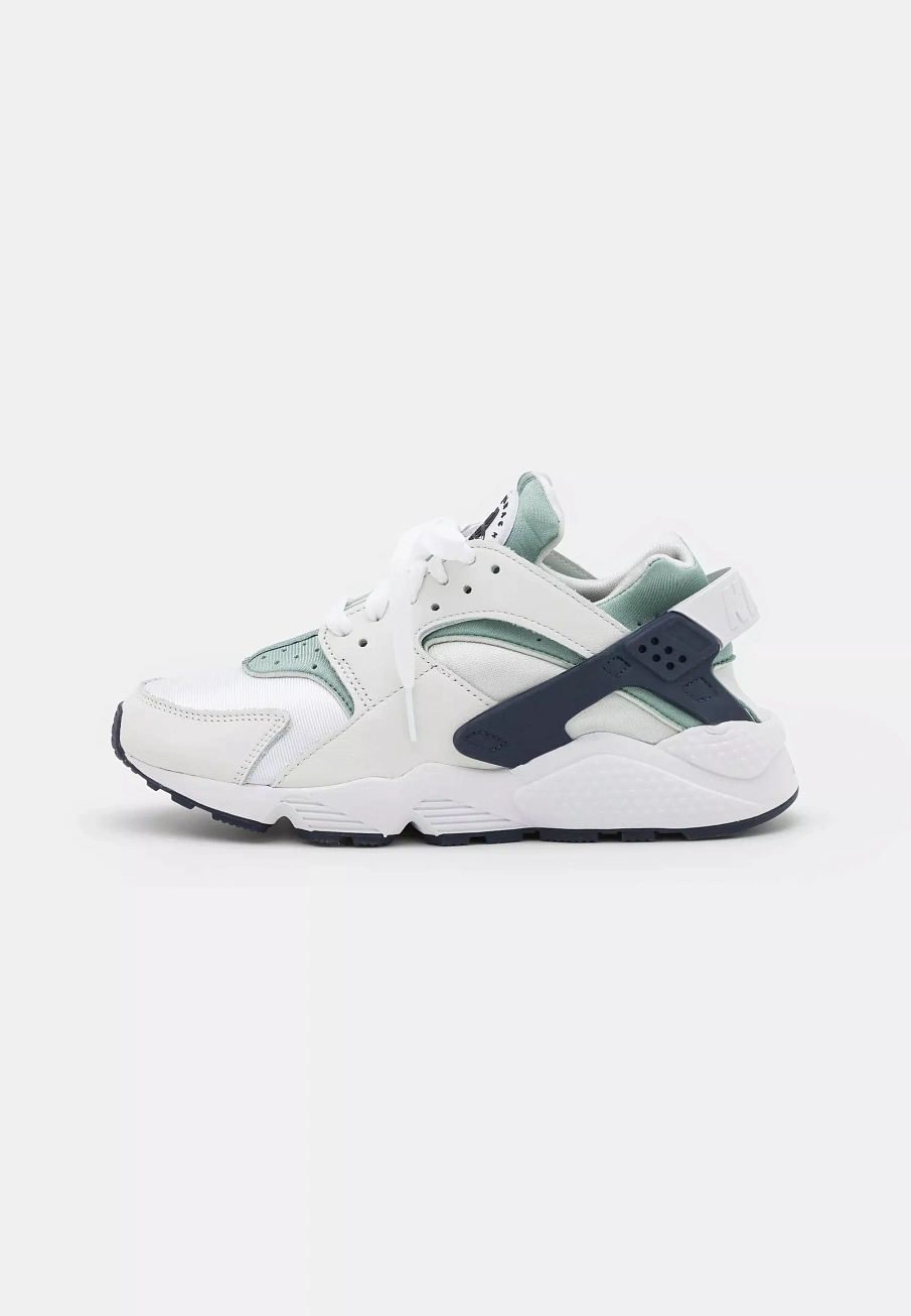 Фото № 1 с приближением к товару «‎AIR HUARACHE»