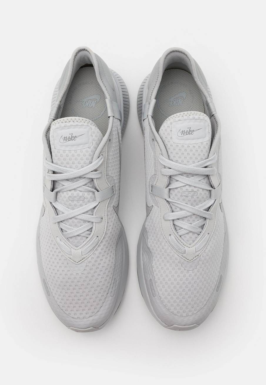 Фото № 4 с приближением к товару «‎Nike Reposto »