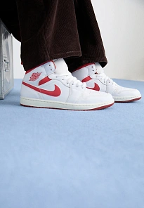 Фото № 2 с приближением к товару «‎AIR JORDAN 1 MID SE»