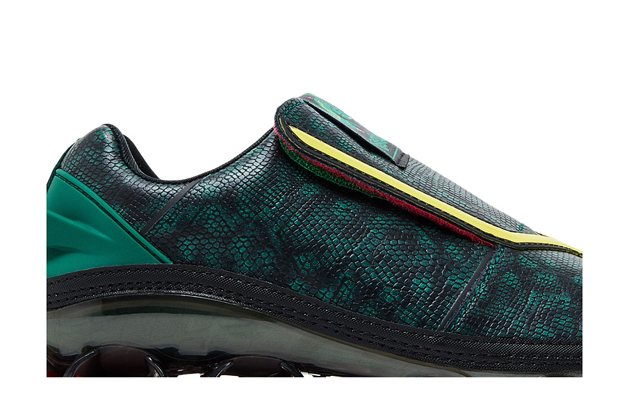 Фото № 3 с приближением к товару «‎Pokémon x adidas Megaride Rayquaza»