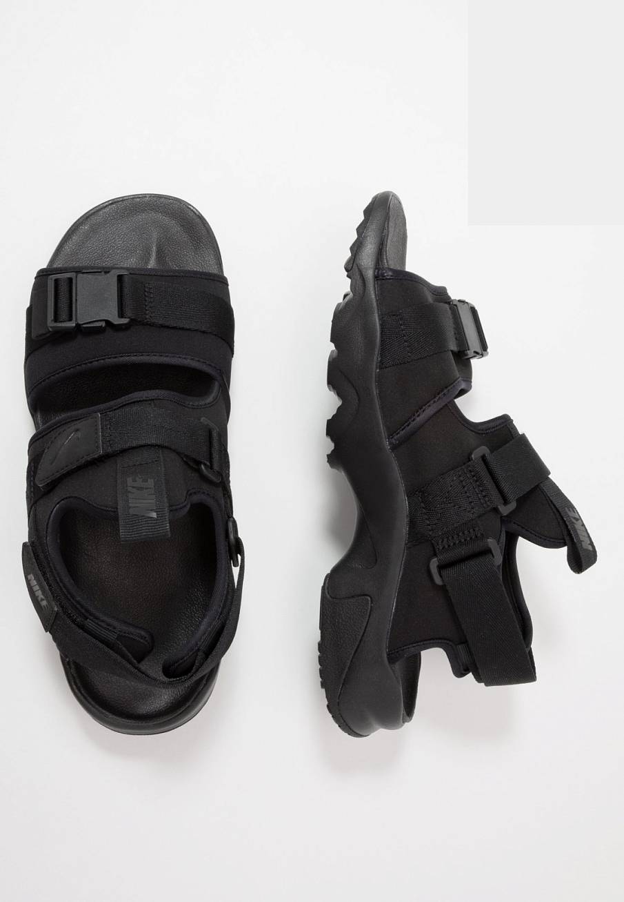Фото № 3 с приближением к товару «‎Nike Canyon»