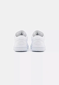 Фото № 4 с приближением к товару «‎WMNS AIR JORDAN 1 LOW 365»