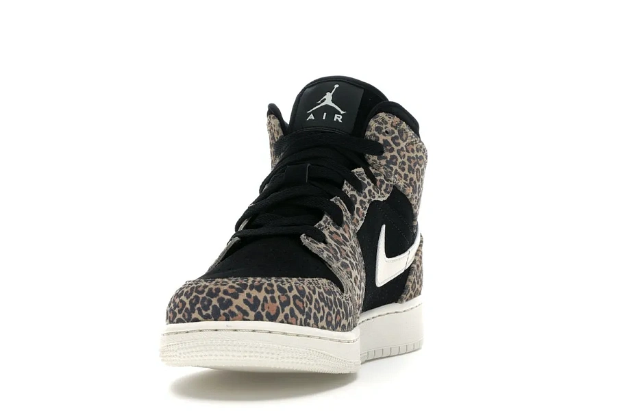 Фото № 4 с приближением к товару «‎Jordan 1 Mid SE Leopard »