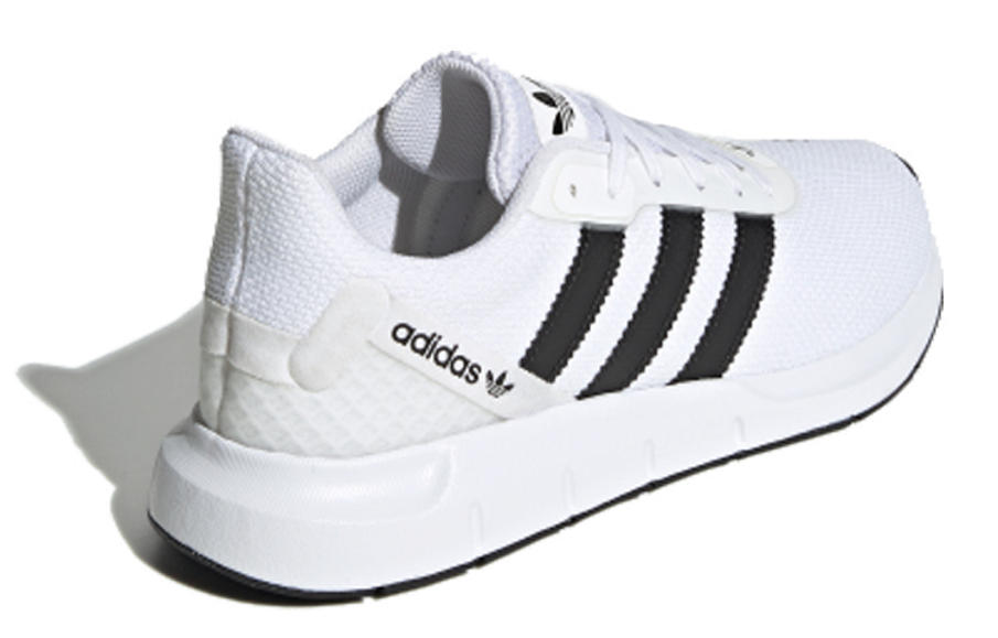 Фото № 3 с приближением к товару «‎adidas Swift Run RF Cloud White»