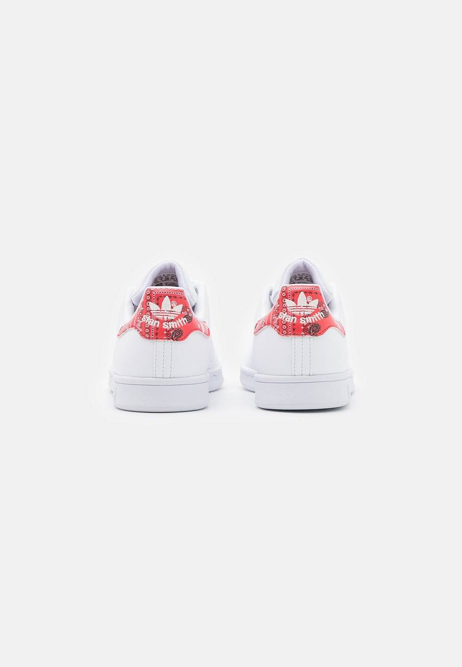 Фото № 4 с приближением к товару «‎Adidas Stan Smith »