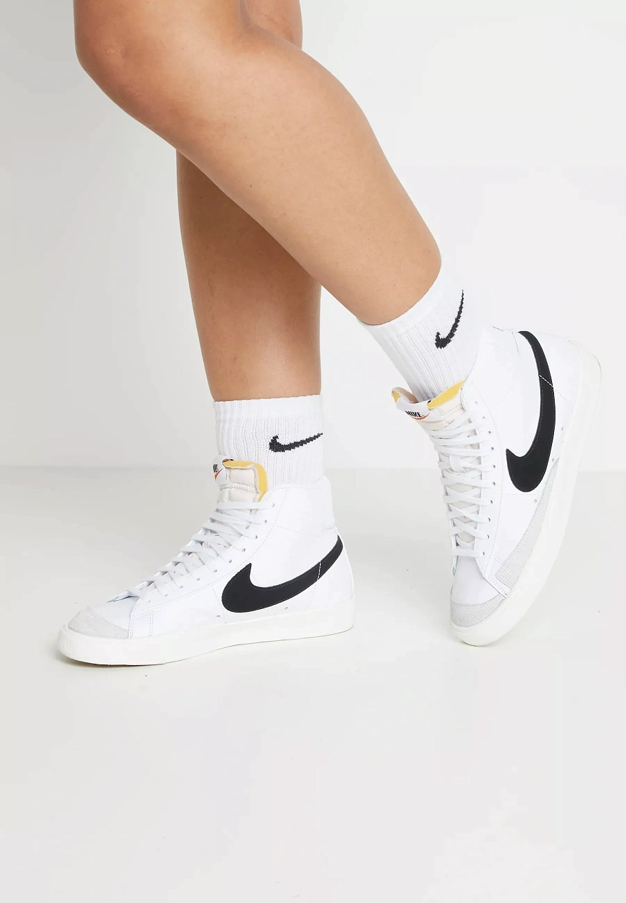 Фото № 2 с приближением к товару «‎BLAZER MID 77»