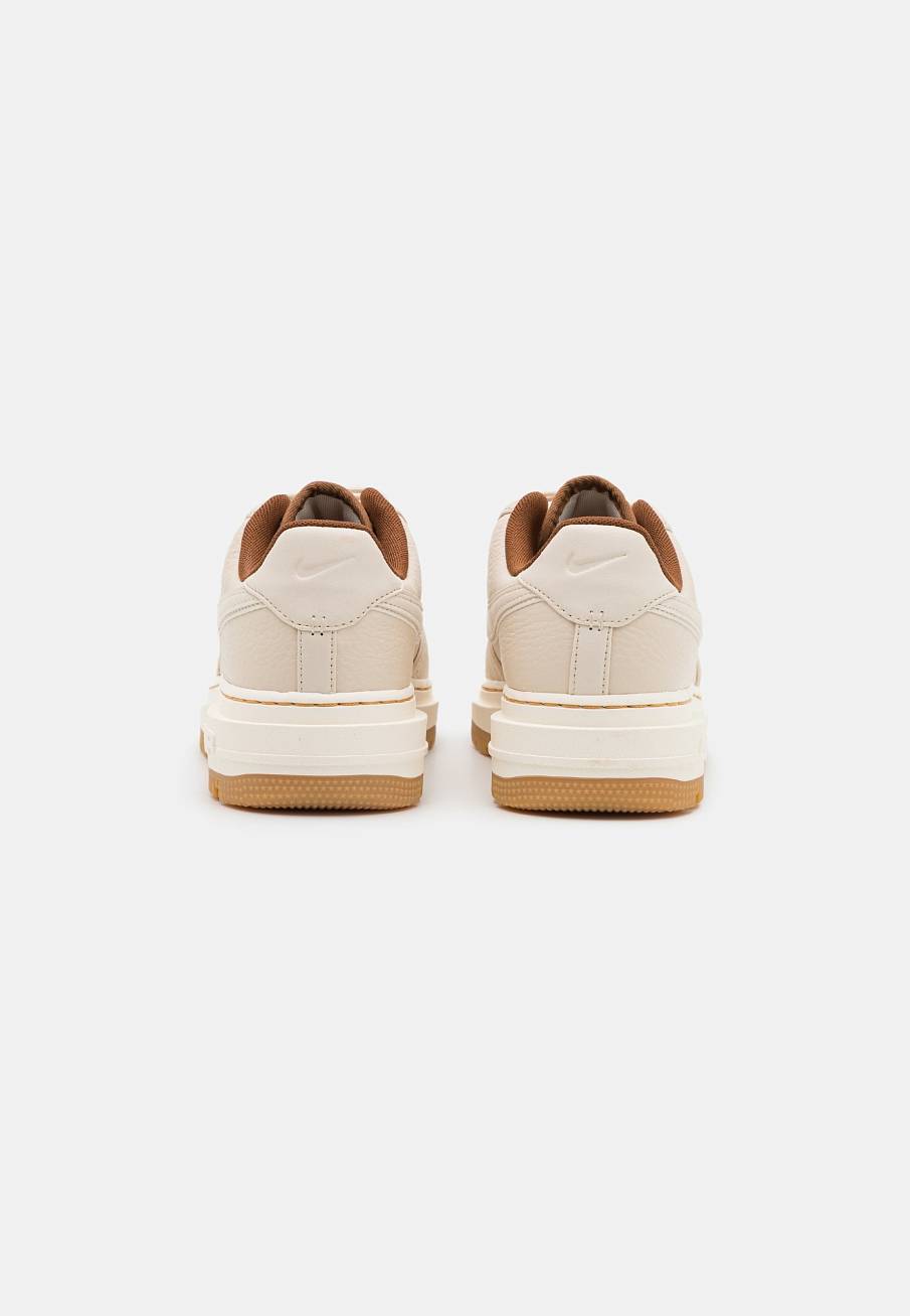 Фото № 5 с приближением к товару «‎Nike Air Force 1 Luxe »