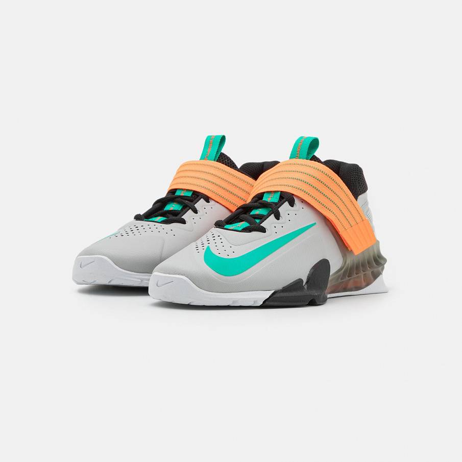 Фото № 2 с приближением к товару «‎Nike Savaleos»
