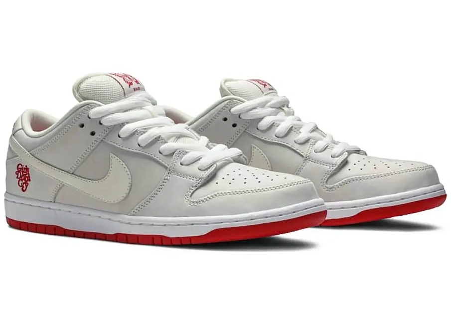 Фото № 1 с приближением к товару «‎Nike SB Dunk Low Girls Dont Cry (F&F)»