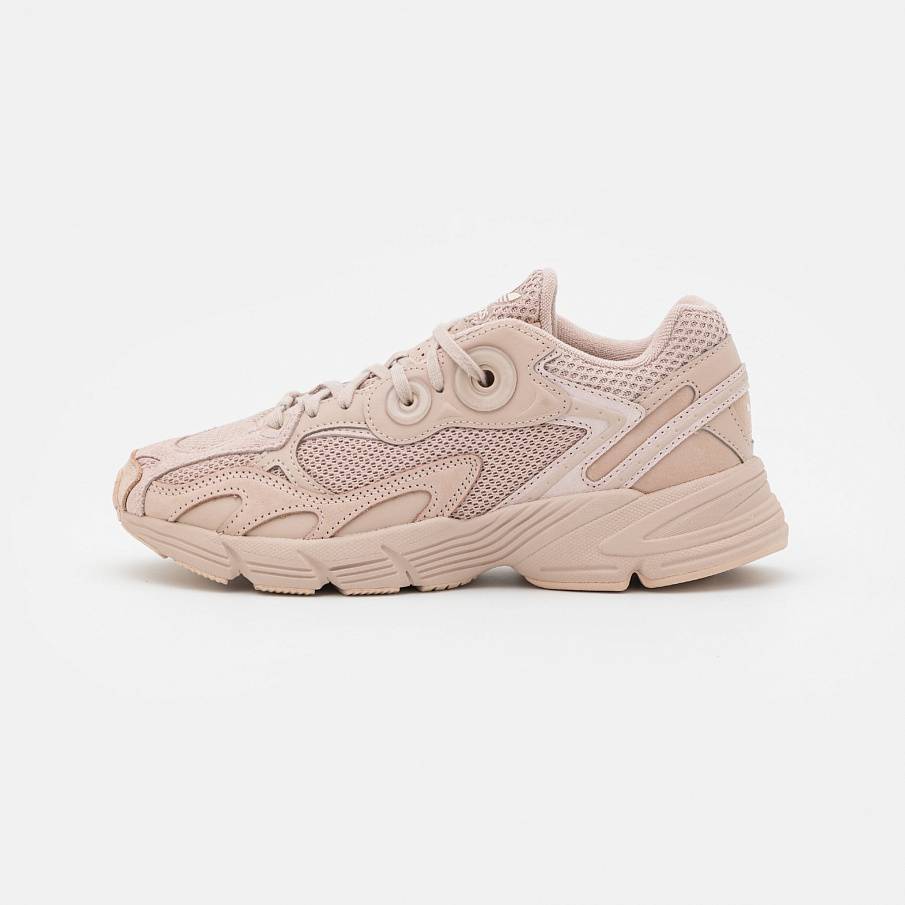 Фото № 1 с приближением к товару «‎Adidas Astir W »