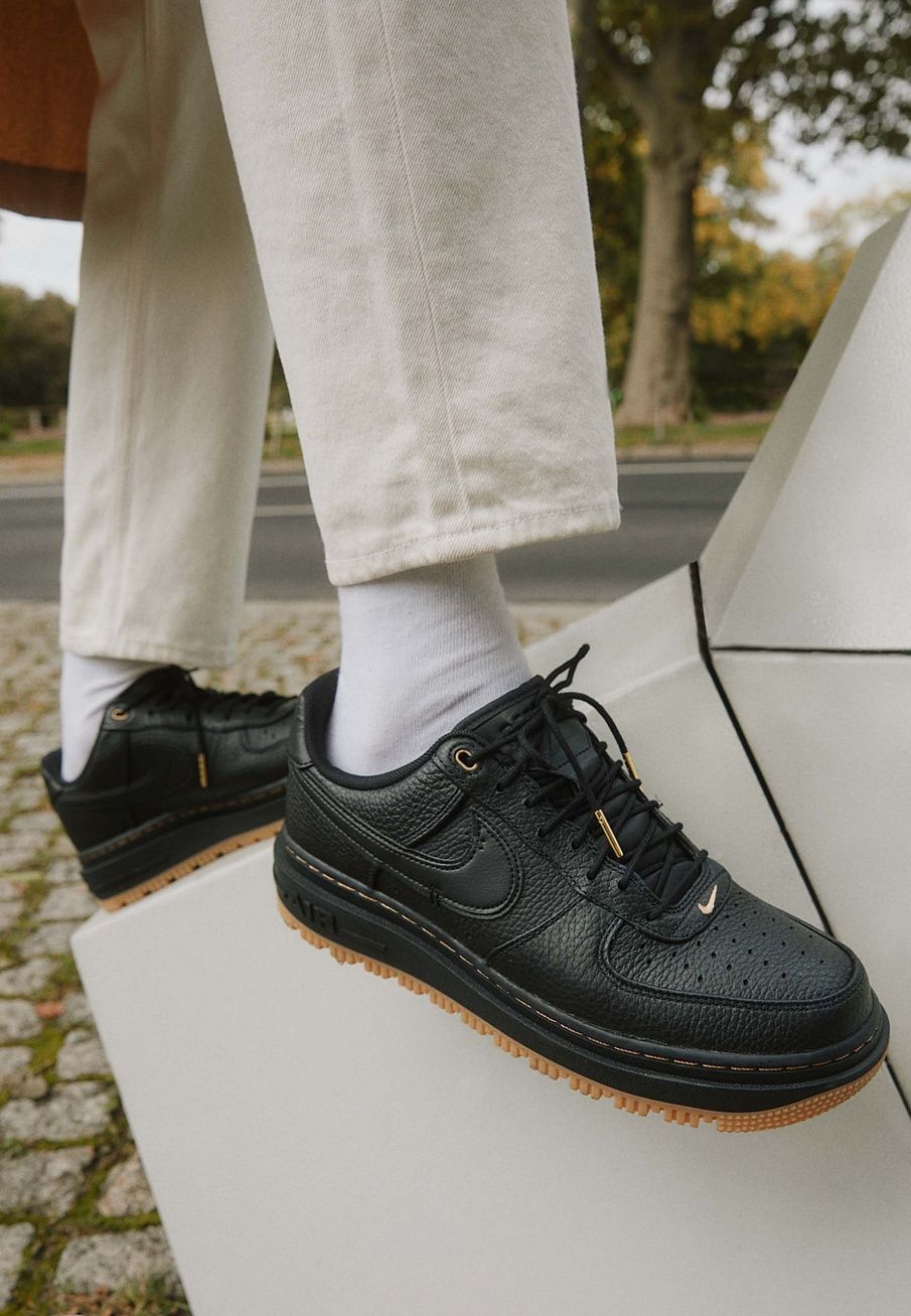 Фото № 3 с приближением к товару «‎Nike Air Force 1 Luxe »