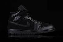 Фото № 1 с приближением к товару «‎Nike Air Jordan 1 Mid Dark»