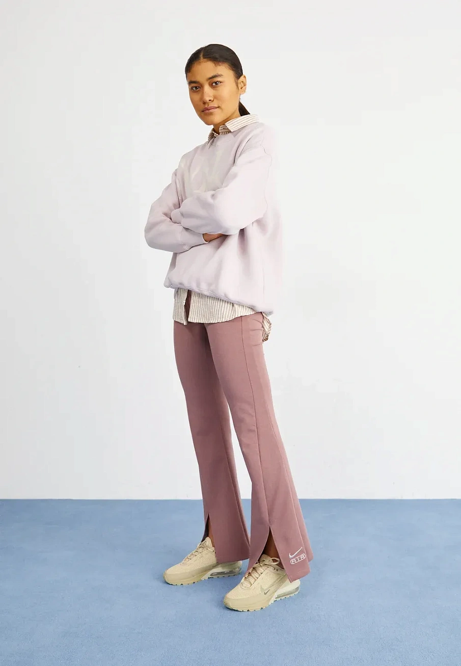 Фото № 3 с приближением к товару «‎AIR MAX PULSE»