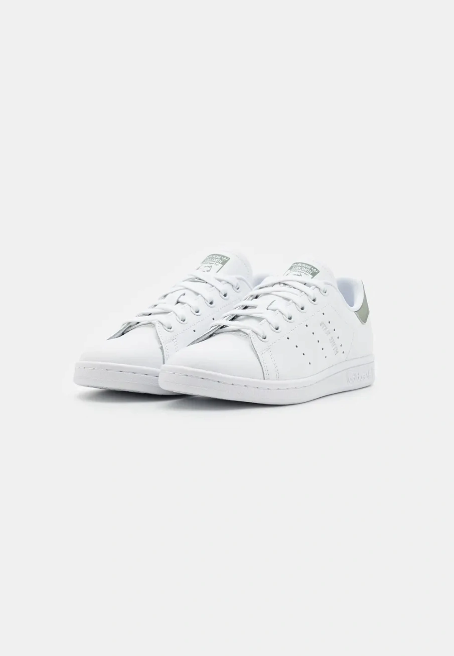 Фото № 4 с приближением к товару «‎STAN SMITH»