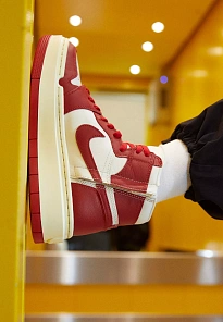 Фото № 3 с приближением к товару «‎AIR JORDAN 1 ELEVATE MID»