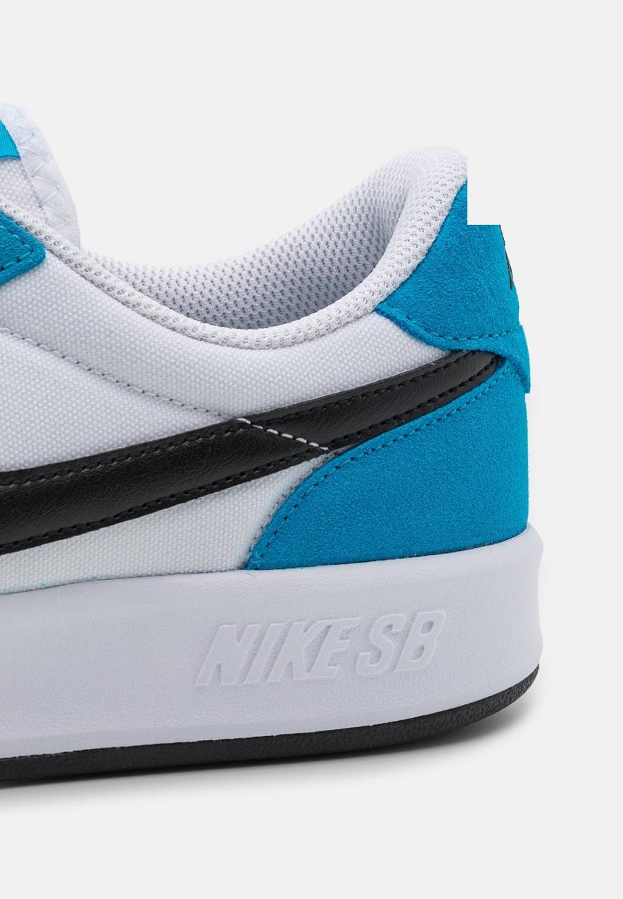 Фото № 5 с приближением к товару «‎Nike Adversary Premium »