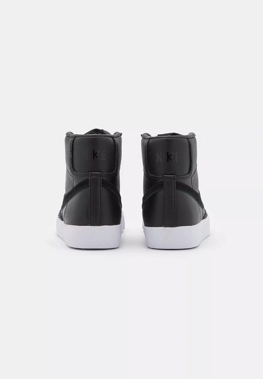 Фото № 4 с приближением к товару «‎BLAZER MID 77»