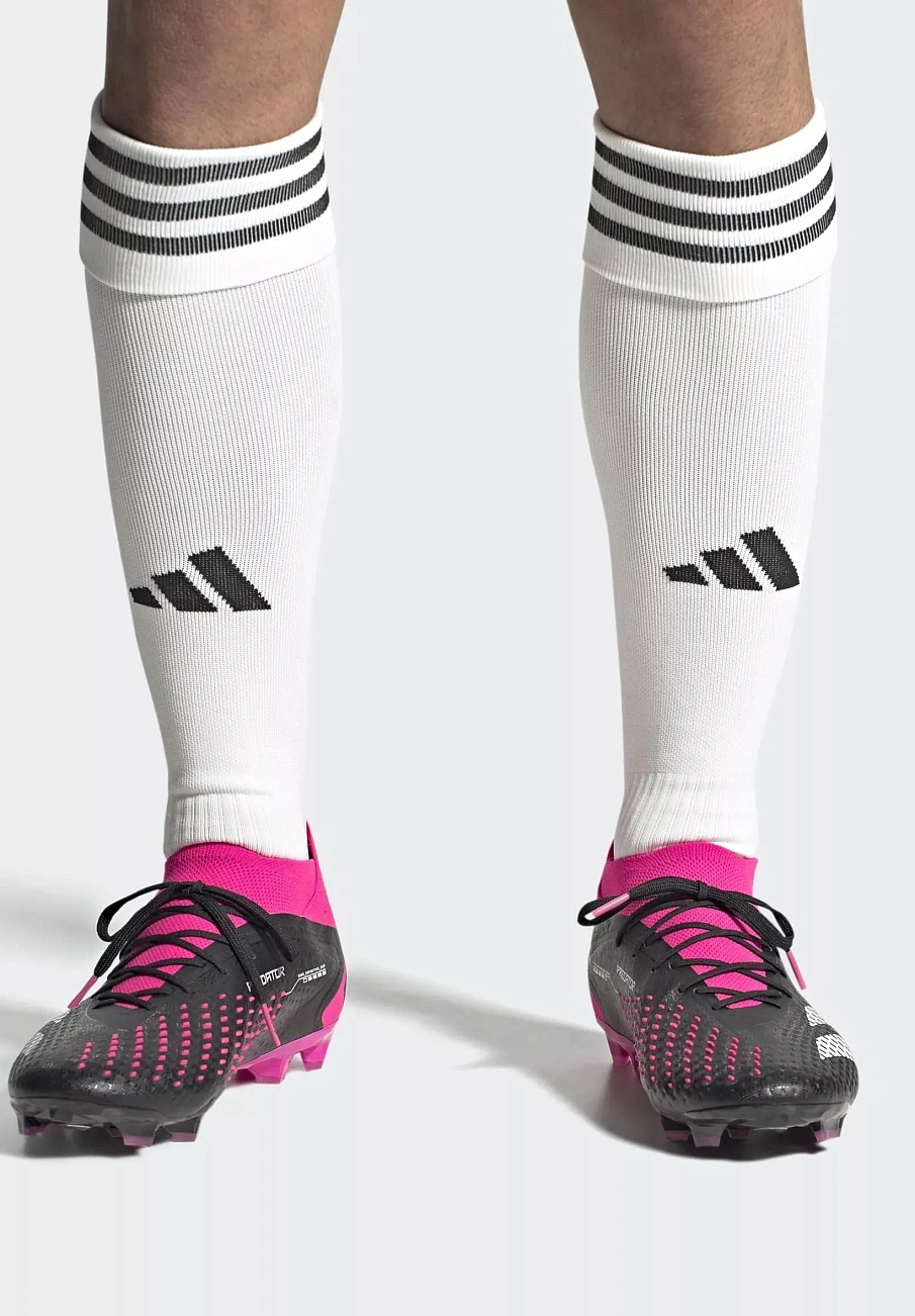 Фото № 1 с приближением к товару «‎PREDATOR ACCURACY 1 ARTIFICIAL GRASS »