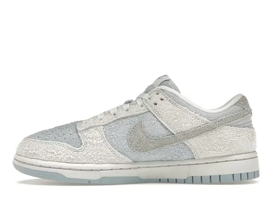 Фото № 3 с приближением к товару «‎Nike Dunk Low»