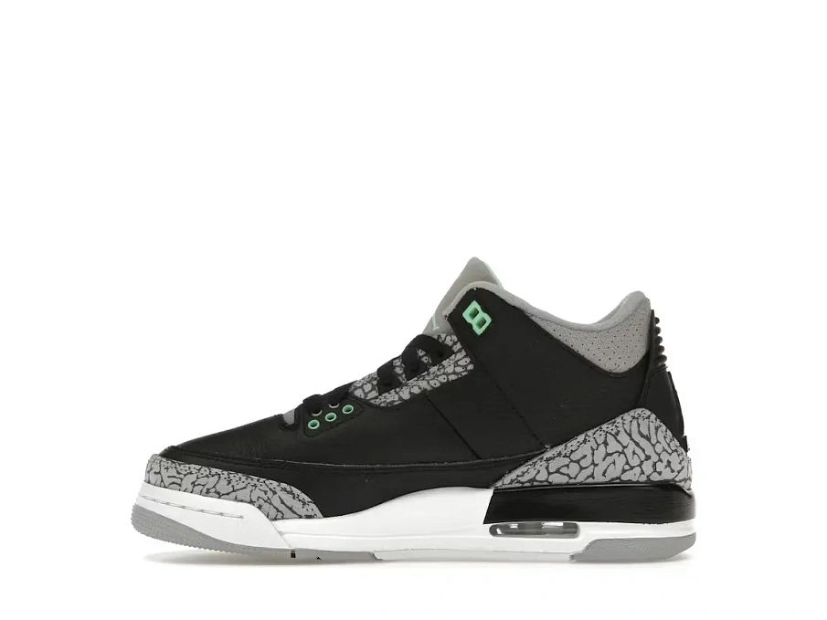 Фото № 3 с приближением к товару «‎Jordan 3 Retro»