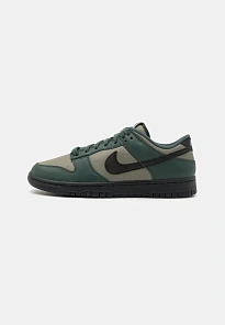 Фото № 2 с приближением к товару «‎DUNK RETRO SE»