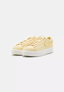 Фото № 2 с приближением к товару «‎BLAZER LOW PLATFORM »