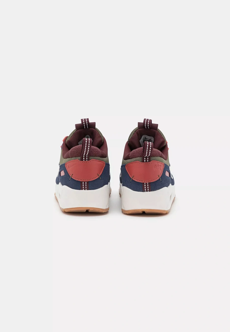 Фото № 4 с приближением к товару «‎W AIR MAX 90 FUTURA»