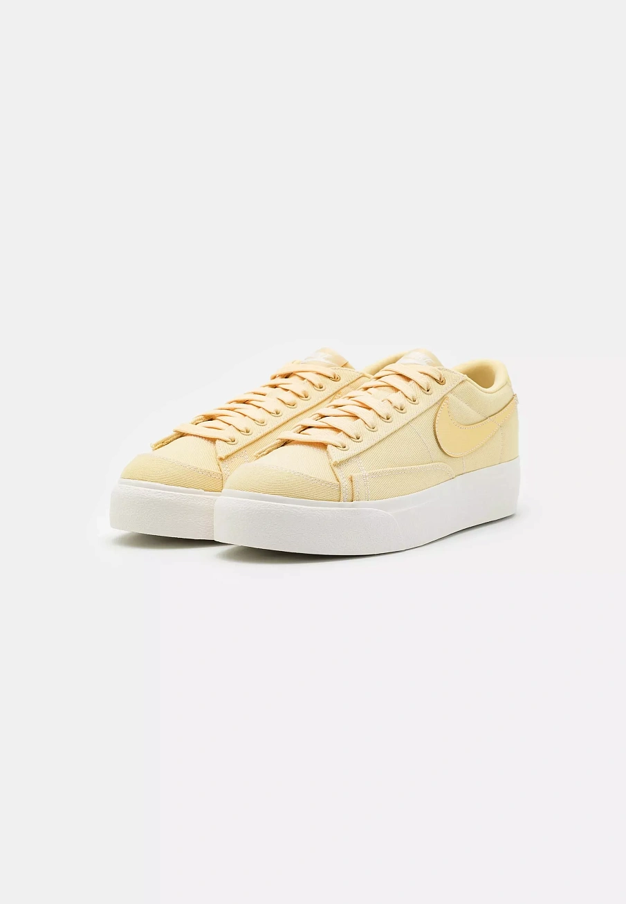 Фото № 2 с приближением к товару «‎BLAZER LOW PLATFORM »