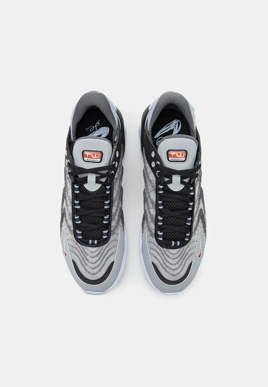 Фото № 4 с приближением к товару «‎AIR MAX»
